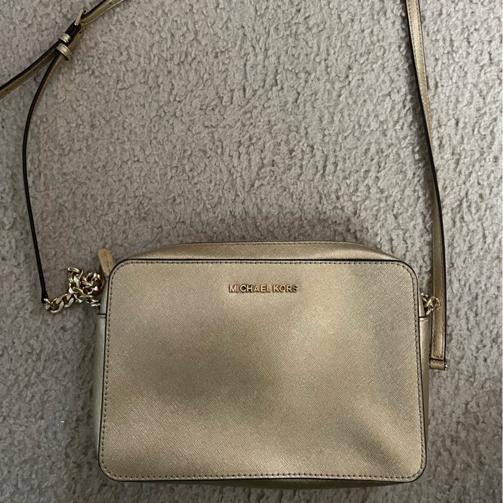 NWOT Michael Kors Jet Set Large Saffiano Leather Crossbody Bag Gold